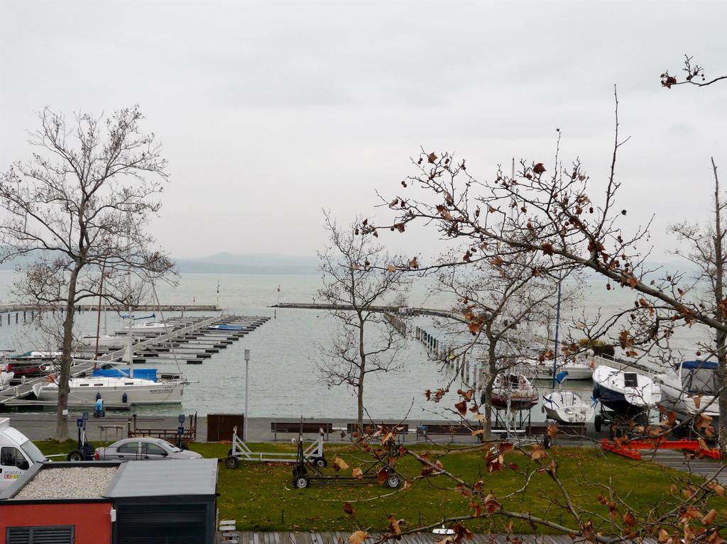 Gemini Superior Apartman & Yacht Balatonlelle Ngoại thất bức ảnh